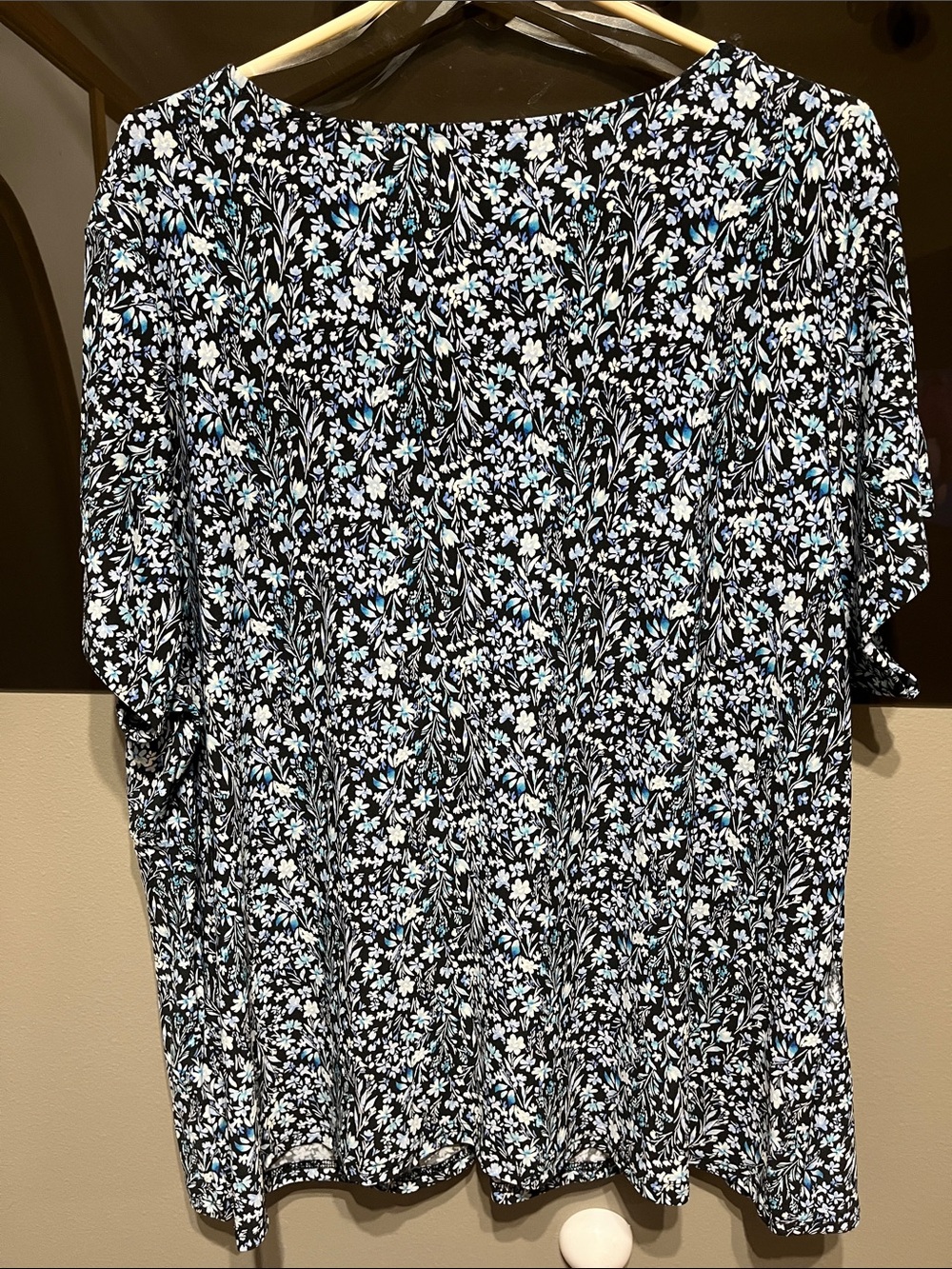 Chaps Blue Short-Sleeve V-Neck Floral Tee with Blue & White Accents - Picture 7 of 7